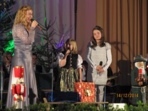 Jana mit Magdalene und Nele-Marie